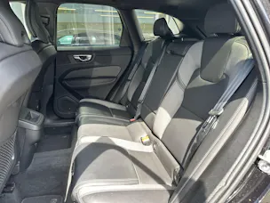 Volvo XC60 B5 Benzin Mild Hybrid AWD Plus Dark Geartronic