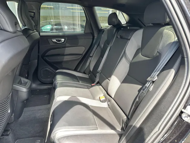 Volvo XC60 B5 Benzin Mild Hybrid AWD Plus Dark Geartronic