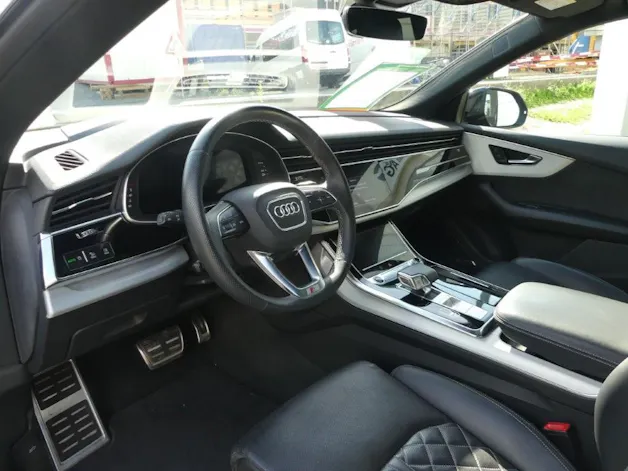 Audi Q8 55 TFSI quattro tiptronic