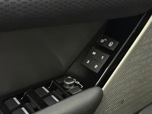 Land Rover Range Rover Velar R-Dynamic P 250 SE Automatic