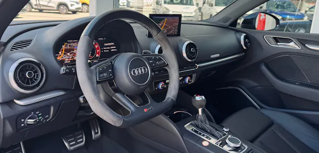 Audi RS3 Limousine 2.5 TSI quattro S-tronic