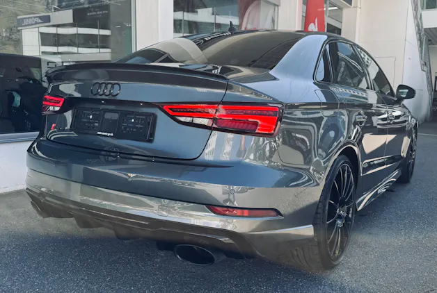 Audi RS3 Limousine 2.5 TSI quattro S-tronic