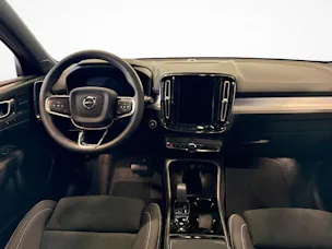 Volvo XC40 2.0 B3 MH Plus Dark