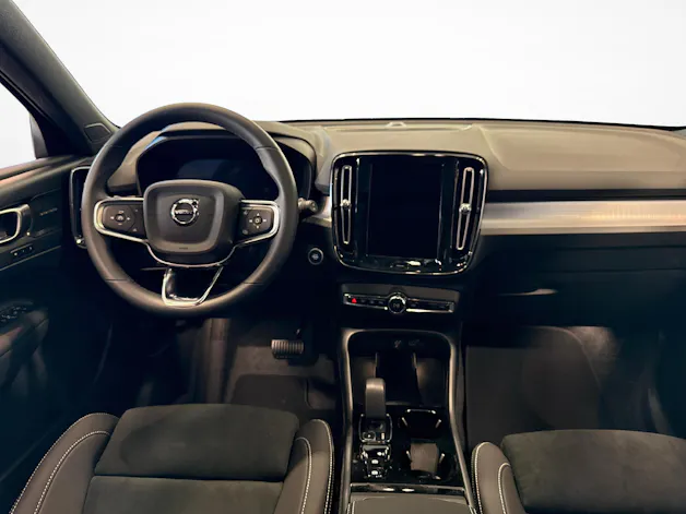 Volvo XC40 2.0 B3 MH Plus Dark