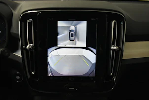image du véhicule VOLVO XC40 2.0 B3 MH Plus Dark