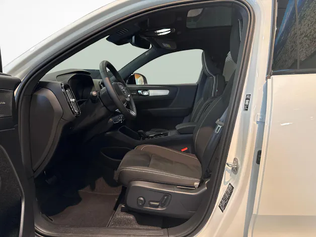 Volvo XC40 2.0 B3 MH Plus Dark