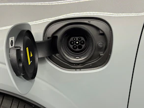 https://vehicle.imgix.net/4334105/88bdc7ed-41b8-4aba-8dd3-8e76624f19ce.jpg