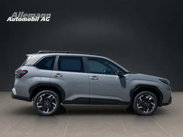 Subaru Forester Station 2.0i e-Boxer Swiss Plus