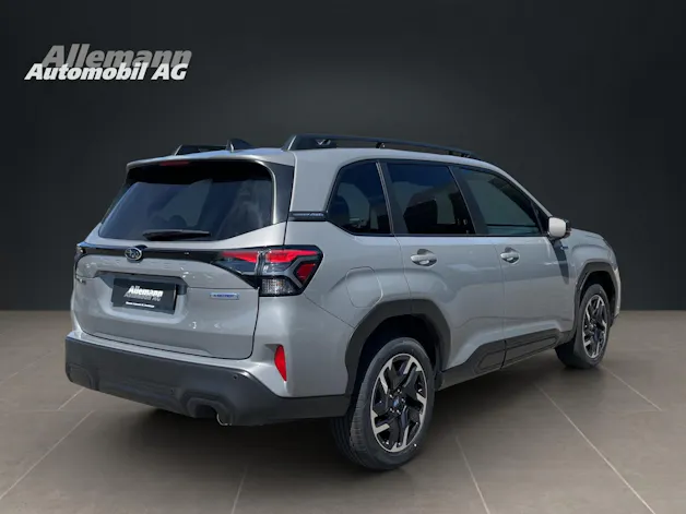 Subaru Forester Station 2.0i e-Boxer Swiss Plus