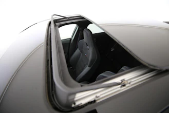 https://vehicle.imgix.net/4334207/e53aafae-730d-445f-b06f-df15265ab47d.jpg