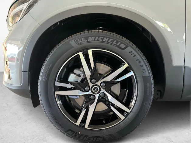 VOLVO XC40 2.0 B3 MH Plus Dark