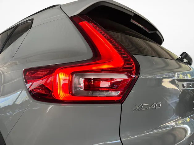 VOLVO XC40 2.0 B3 MH Plus Dark