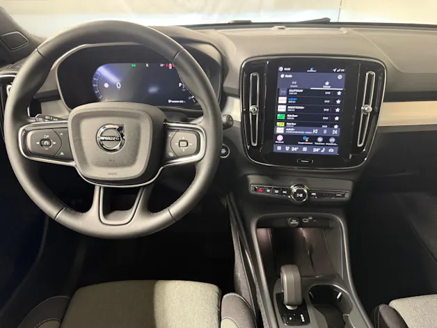 VOLVO XC40 2.0 B3 MH Plus Dark