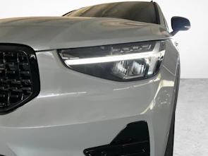 Fahrzeugbild VOLVO XC40 2.0 B3 MH Plus Dark