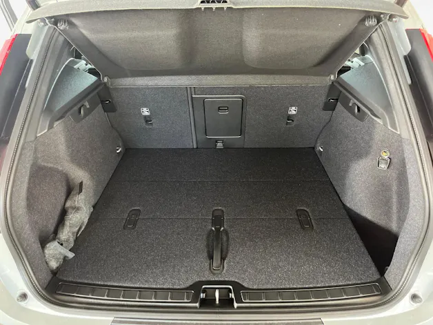 VOLVO XC40 2.0 B3 MH Plus Dark