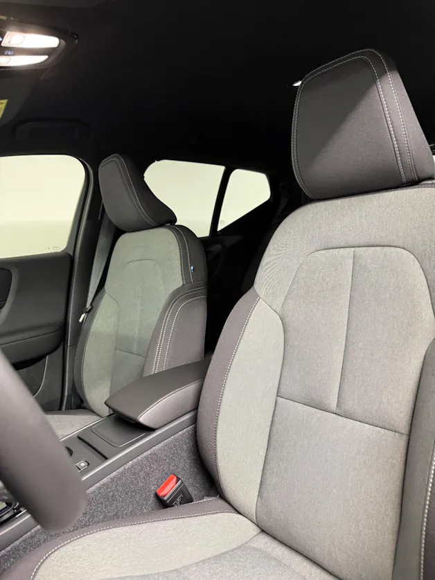 VOLVO XC40 2.0 B3 MH Plus Dark