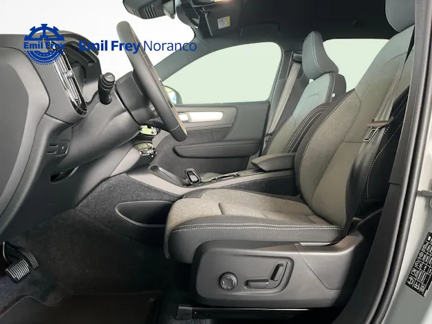 VOLVO XC40 2.0 B3 MH Plus Dark