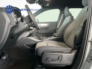 Fahrzeugbild VOLVO XC40 2.0 B3 MH Plus Dark