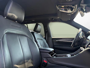 https://vehicle.imgix.net/4334272/1f4f1748-ba6a-43bf-88de-a54098d591d9.jpg
