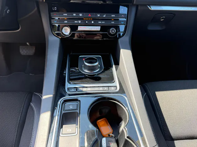 Jaguar F-Pace 2.0 D 180 90YRS Celebration Edition AWD