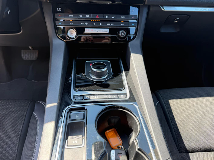immagine del veicolo JAGUAR F-PACE