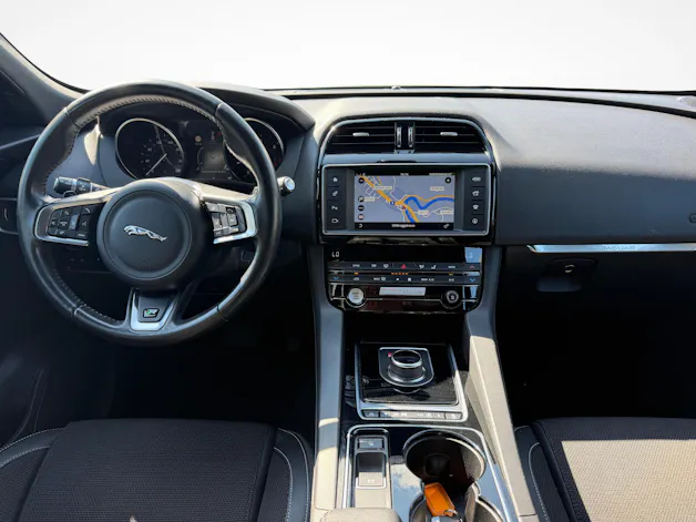 Jaguar F-Pace 2.0 D 180 90YRS Celebration Edition AWD