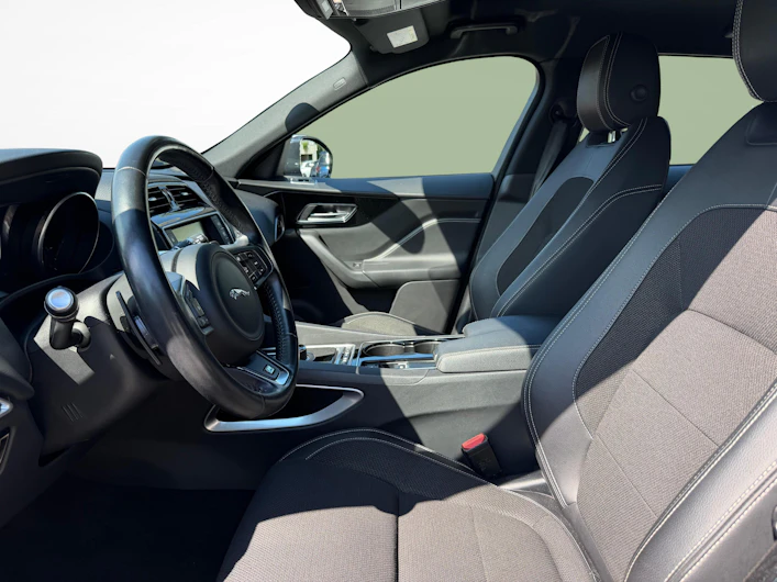 immagine del veicolo JAGUAR F-PACE