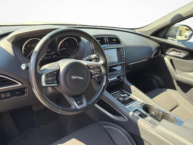 Jaguar F-Pace 2.0 D 180 90YRS Celebration Edition AWD