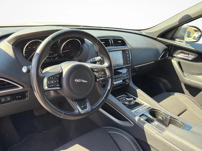 immagine del veicolo JAGUAR F-PACE