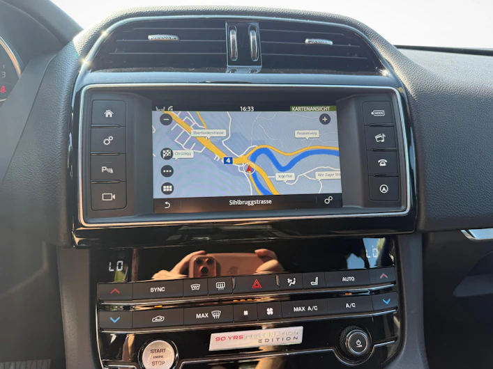 immagine del veicolo JAGUAR F-PACE