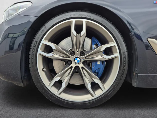 BMW M550i xDrive (CH)