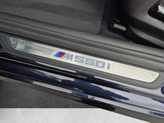 BMW M550i xDrive (CH)