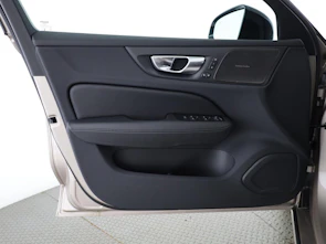 Fahrzeugbild VOLVO V60 2.0 T6 TE Ultra Dark eAWD