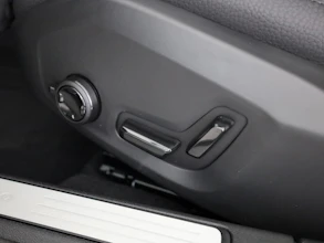 https://vehicle.imgix.net/4334545/77c0dab8-98ff-4976-ab70-f8e05e726cd8.jpg