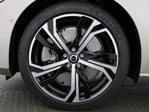 https://vehicle.imgix.net/4334545/a80ff110-f77d-426d-b3dd-4a9b592d3541.jpg