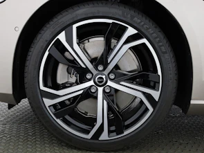 Fahrzeugbild VOLVO V60 2.0 T6 TE Ultra Dark eAWD