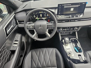 MITSUBISHI OUTLANDER 7