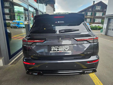 MITSUBISHI OUTLANDER 4