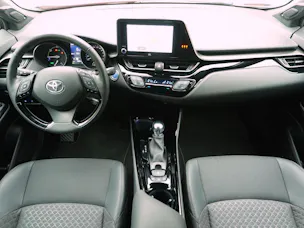 Toyota C-HR 2.0 VVTi HSD Trend