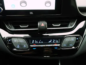 Toyota C-HR 2.0 VVTi HSD Trend