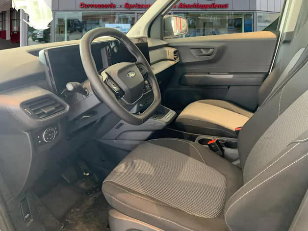 Ford E-Transit Courier Van Trend