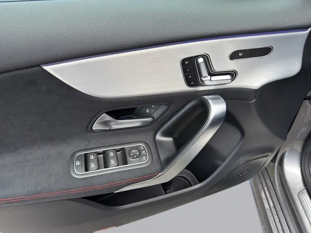 MERCEDES-BENZ A 220 AMG Line 4m