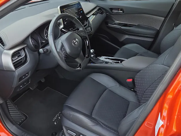 Toyota C-HR 2.0 VVTi HSD Launch Edition