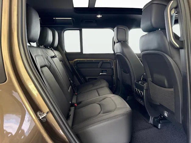 Land Rover Defender 110 3.0 D I6 350 X-Dynamic HSE