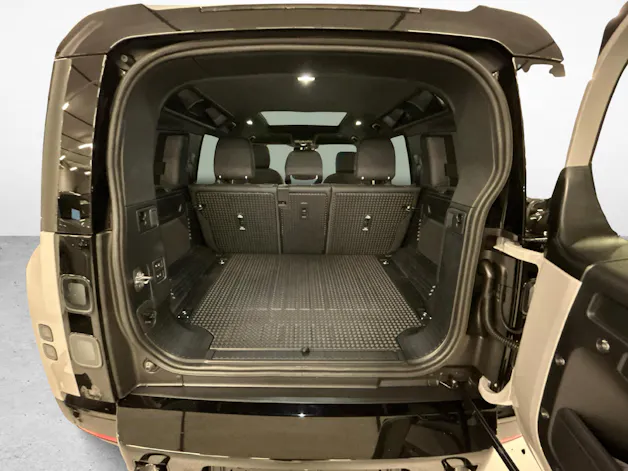 Land Rover Defender 110 3.0 D I6 250 X-Dynamic SE