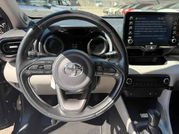 Toyota Yaris 1.5 VVT-i HSD Premium