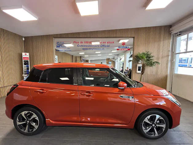 Suzuki Swift 1.2 Sakura Top Hybrid