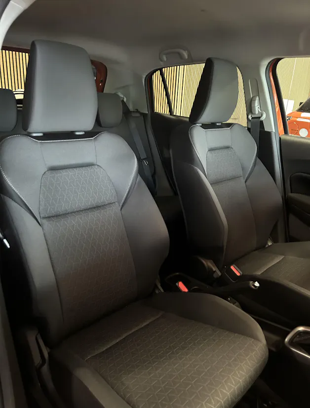 Suzuki Swift 1.2 Sakura Top Hybrid