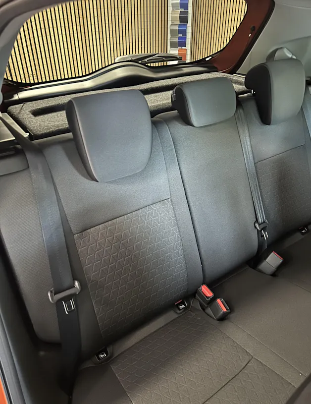 Suzuki Swift 1.2 Sakura Top Hybrid