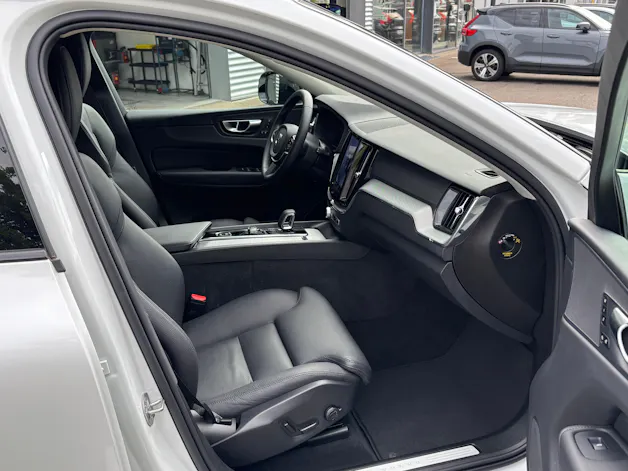 Volvo XC60 2.0 B5 MH Plus Dark AWD